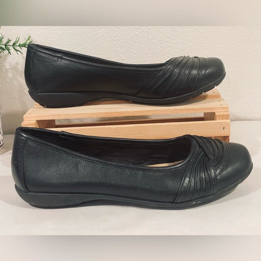 White Mountain Black Vegan Leather Ballet Flats | Wrap Accent Band | EUC Sz 8